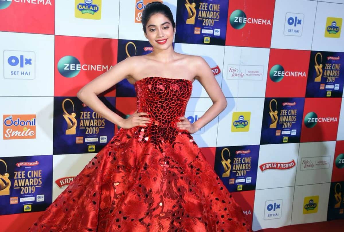 Zee Cine Awards 2019: When Janhvi Kapoor Deepika Padukone and Malaika Arora Slayed in red outfits