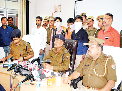 Three people arrested with indigenous pistol