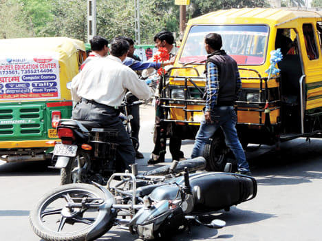 Anna cattle tempo left from Goshala collided in Mari Bike, belt running in both sides