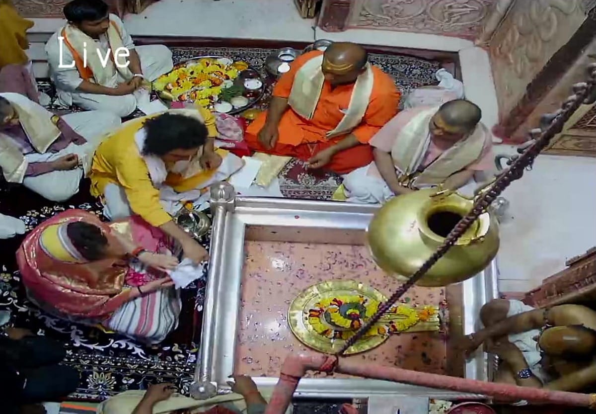 Priyanka gandhi visit kashi vishwanath corridor in varanasi before loksabha election 2019