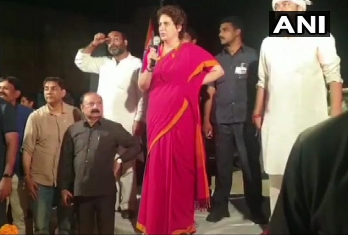Priyanka Gandhi addressing meeting in Chunar about lok sabha election 2019
