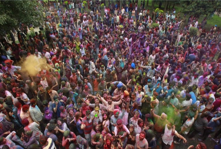 Happy holi 2019, Holi celebration at punjab university campus in chandigarh