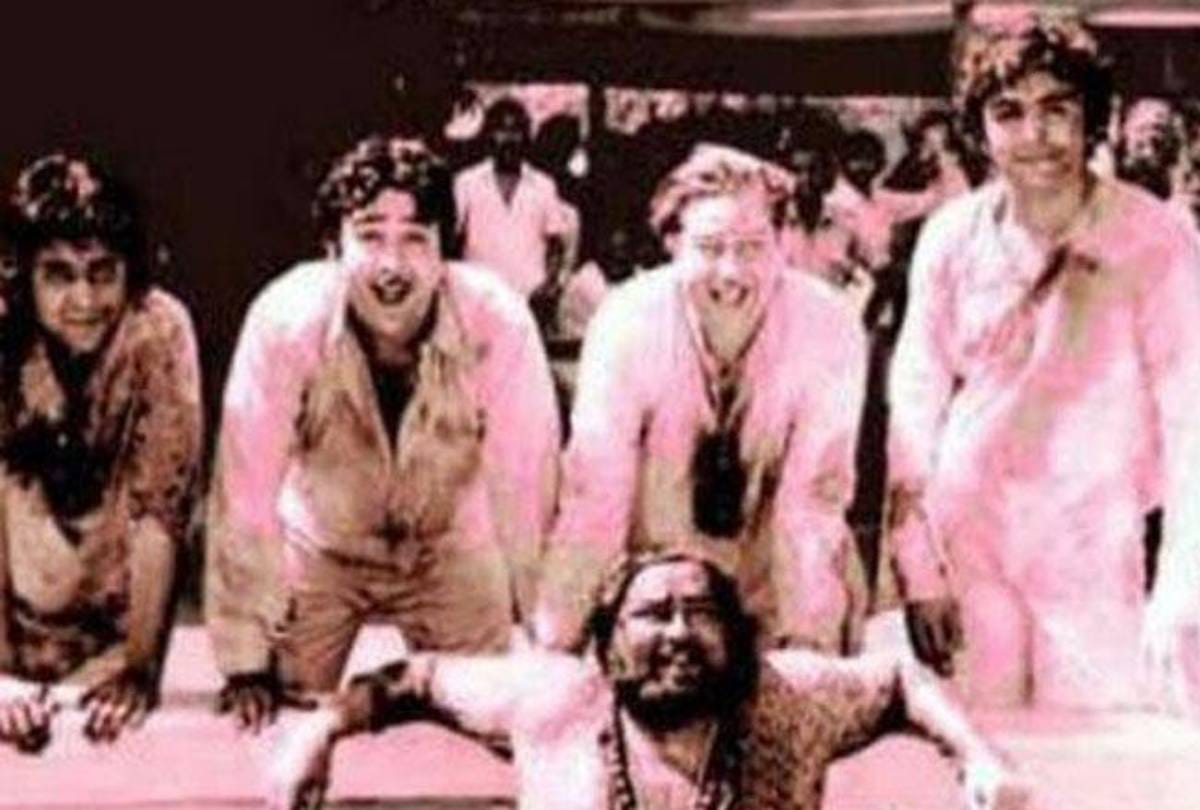 Amitabh Bachchan Shares Throwback Pictures of Best Holi Celebrations with raj kapoor jaya abhishek