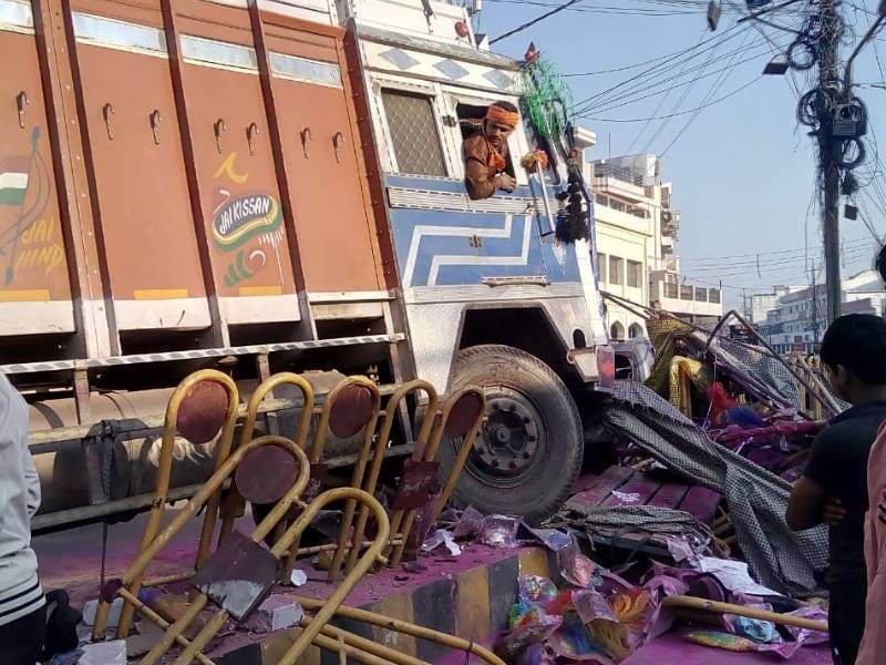 two shop keeper killed in road accident
