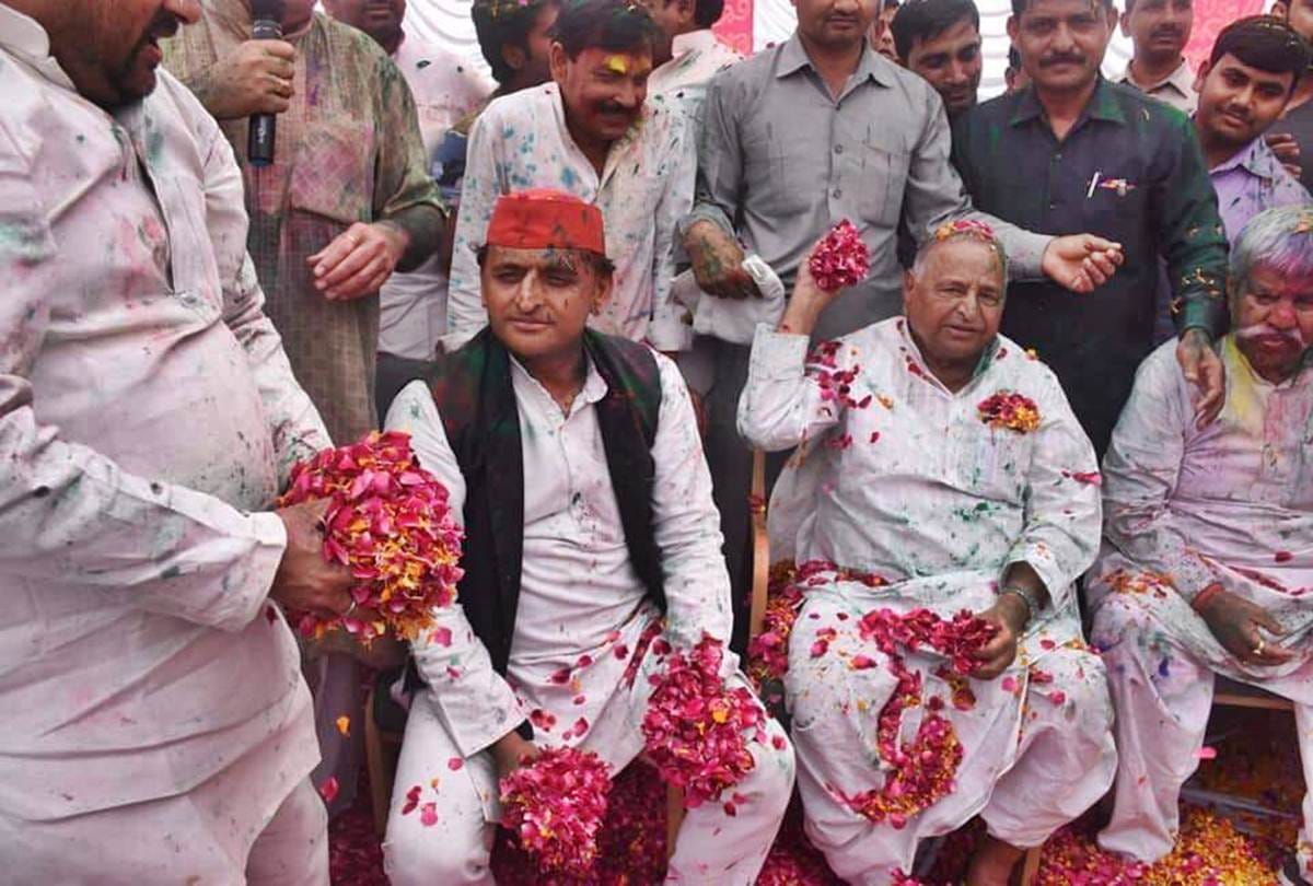 mulayam singh yadav and shivpal singh first time celebrate holi festival like this