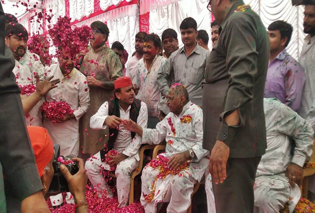 yadav family holi celebration news and lok sabha election 2019