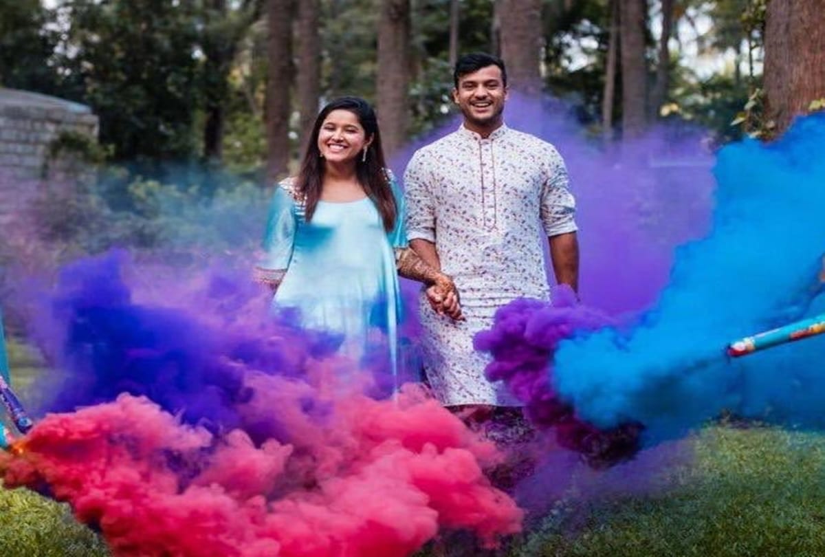 mayank agarwal celebrate holi with his wife and wishing everyone have a colourful year ahead