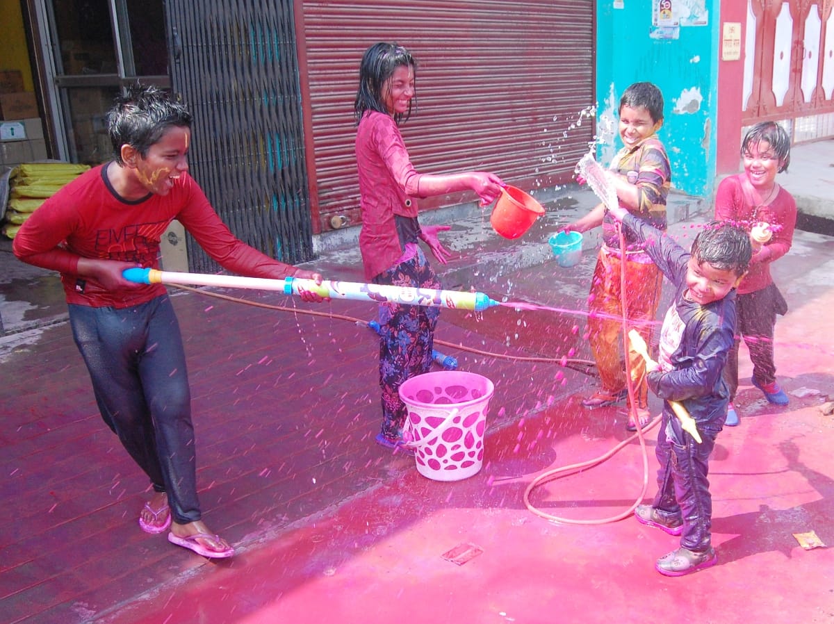 उल्लास और उमंग के साथ मनी होली