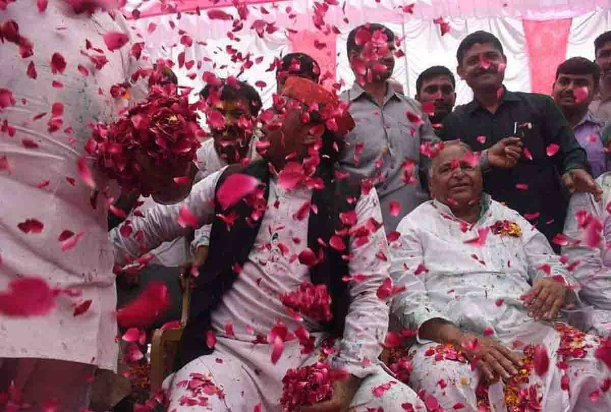 holi celebration in Yadav Family before lok sabha elections 2019