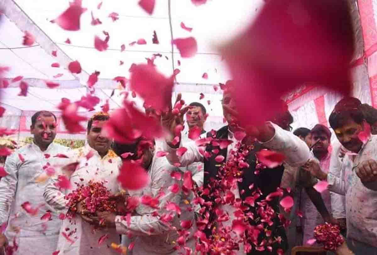 holi celebration in Yadav Family before lok sabha elections 2019