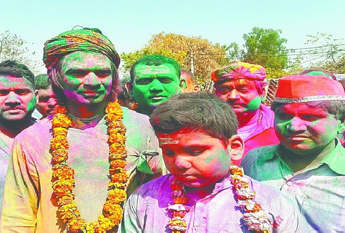 tejpratap yadav played holi in barsana