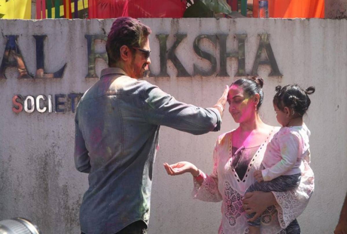 shabana azmi and javed akhtar host holi party at their house farhan reached with shibani dandekar