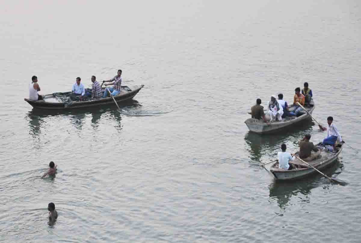 three people died because of liquor party in river