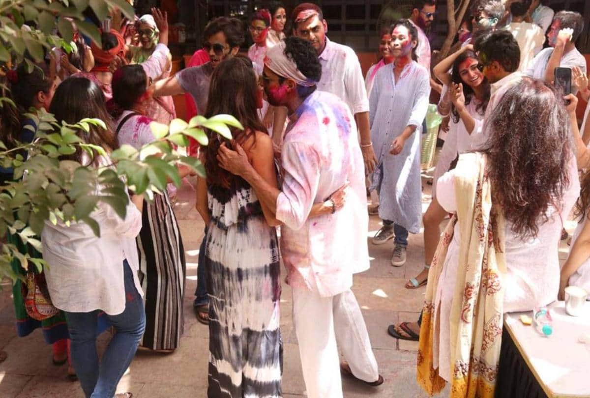 shabana azmi and javed akhtar host holi party at their house farhan reached with shibani dandekar