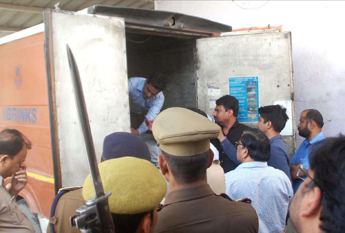 38 crore rs Gold bricks caught on highway at Modinagar