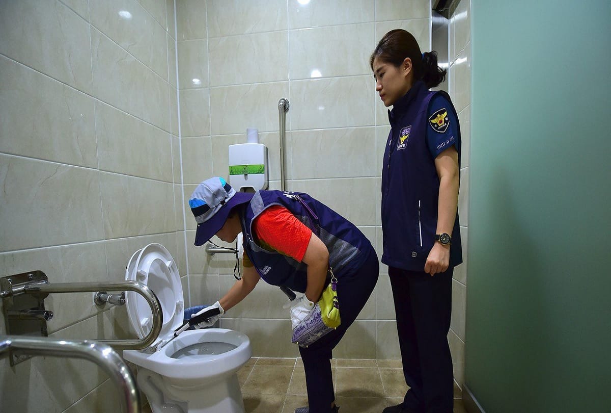 hidden camera found in hotels room 800 couples secretly filmed in south korea 4 accused arrested