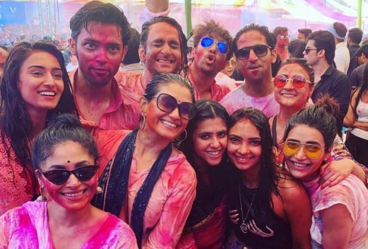 ekta kapoor holi party with tv popular stars