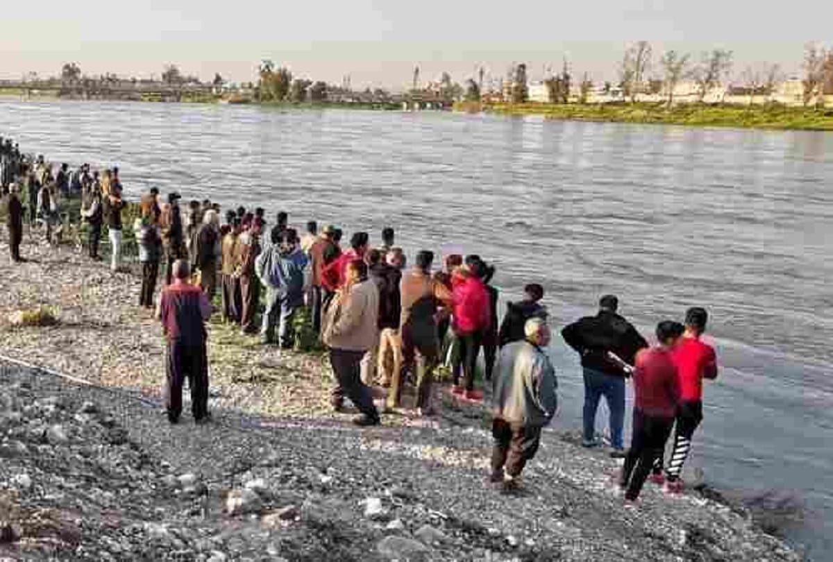 Yacht drowned in Tigris river near Mosul in Iraq