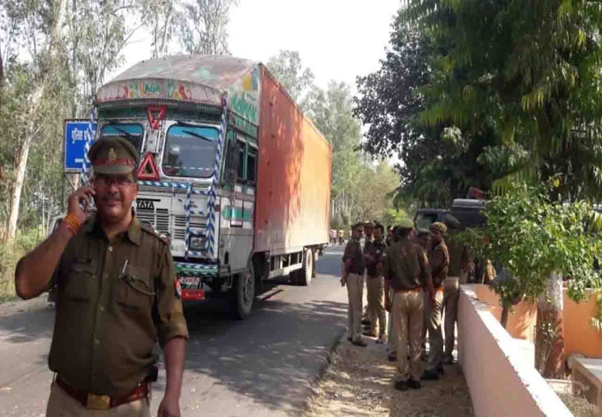 road accident in unnao, mother and son died