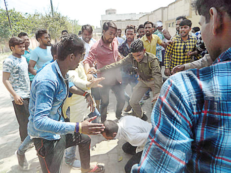 Lohia hospital raid, policemen beat up