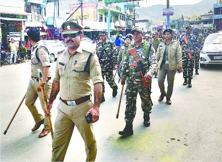 Police and SSB soldiers make people aware for voting