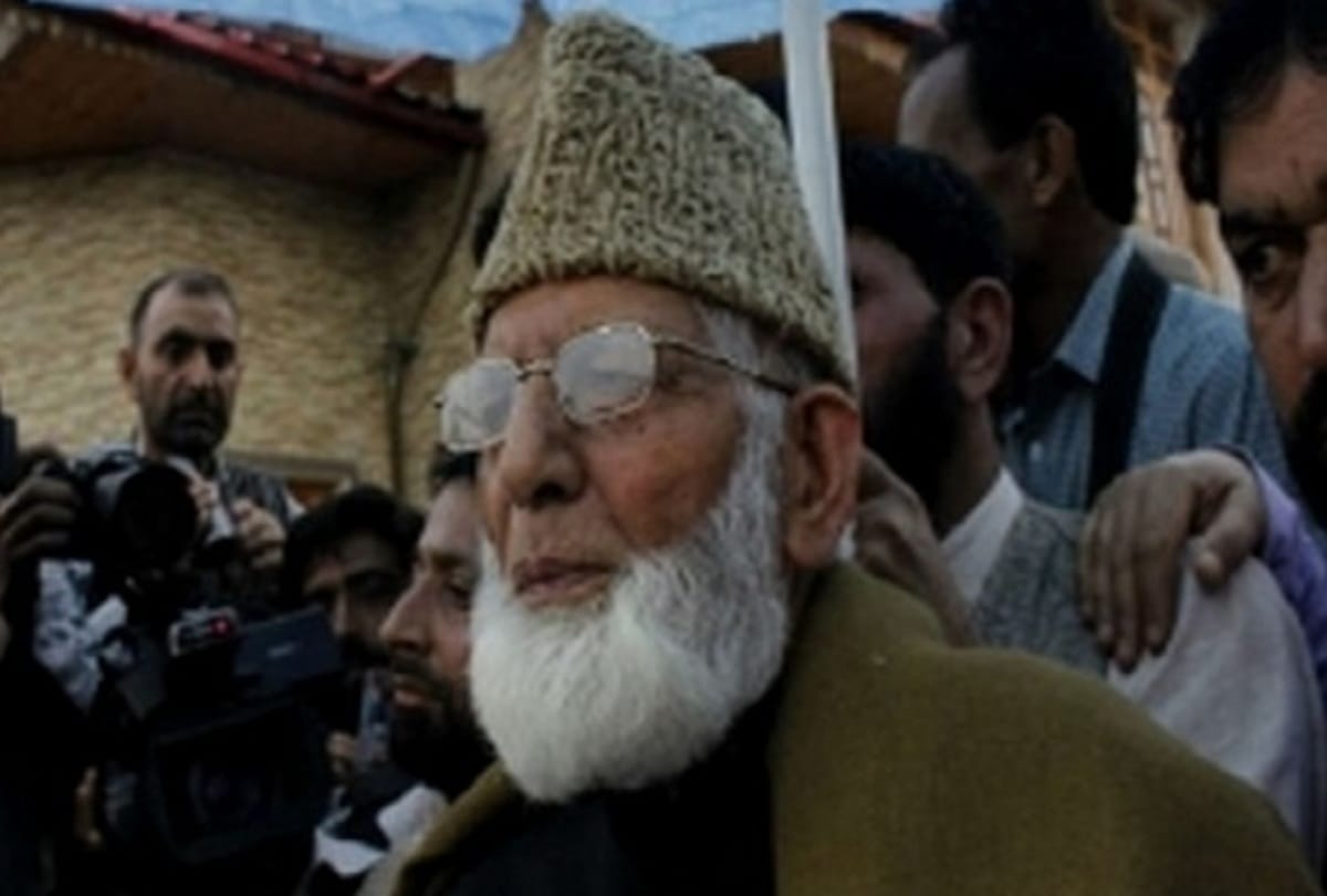 separatist Syed Ali Shah Geelani was buried in quiet funeral organised by authorities