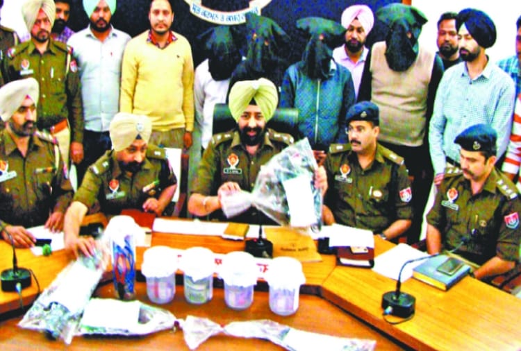 Five people arrested in patiala in case of theft 36 lakhs from ATM