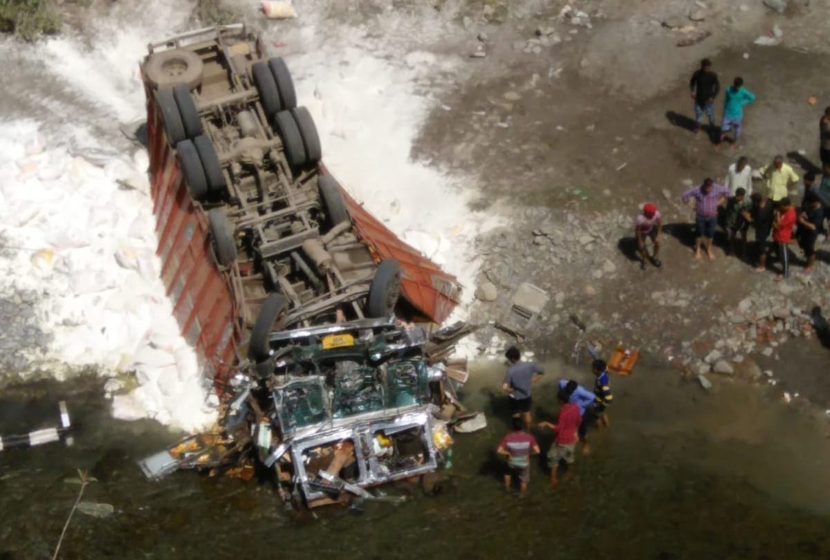 Two killed in accident on subathu road solan himachal pradesh
