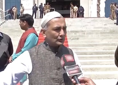 Roorkee News Congress MLAs warning to Power Corporation team for Meter Checking