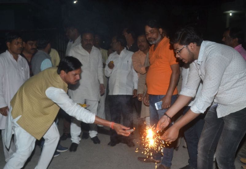 राजवीर सिंह अाैर एसपी सिंह को टिकट मिलने पर झूमे भाजपाई