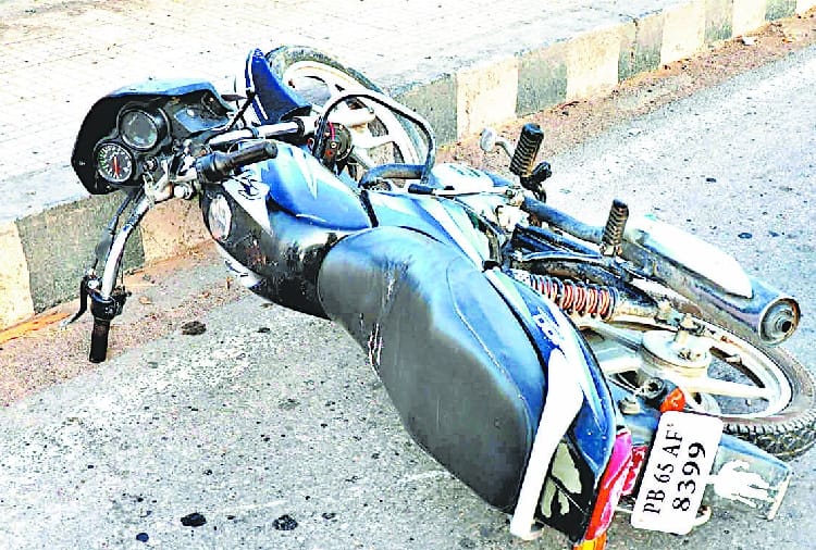 Three friends dead in road accident on holi in derabassi