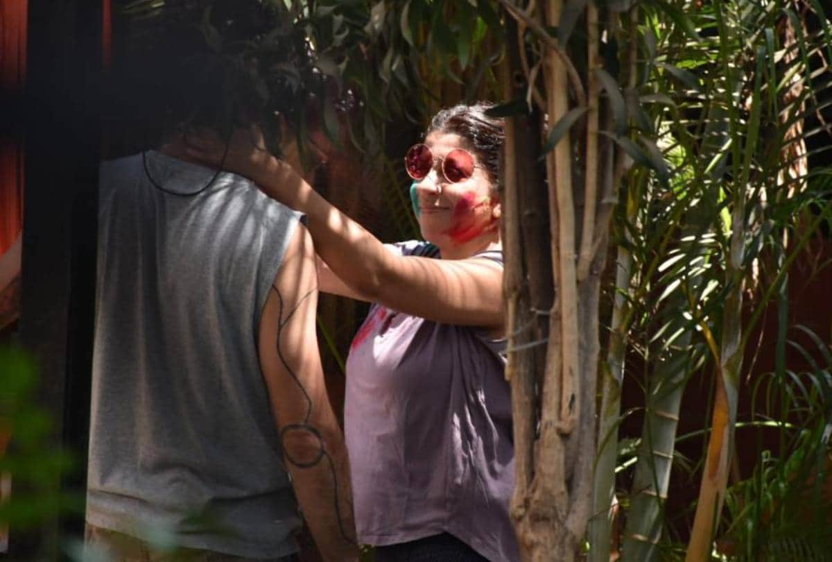 shabana azmi and javed akhtar host holi party at their house farhan reached with shibani dandekar