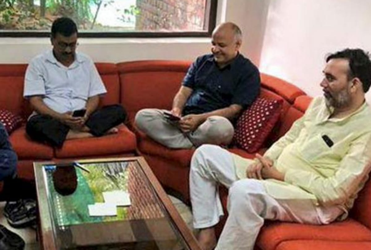 In defamation case CM Arvind Kejriwal Manish Sisodia and Yogendra Yadav will be charged on April 3