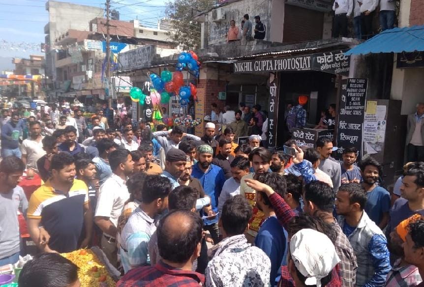 पांवटा होला मोहल्ला में कारोबारियों का हंगामा