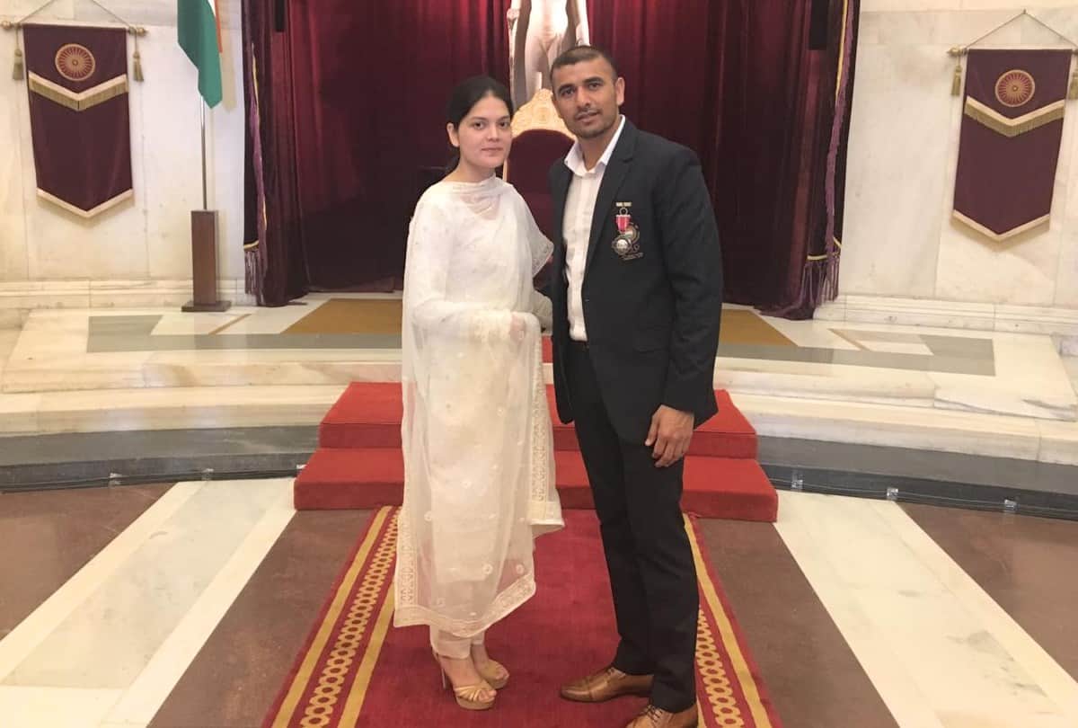 padma shri Ajay Thakur marriage invitation to sachin tendulkar abhishek bachchan