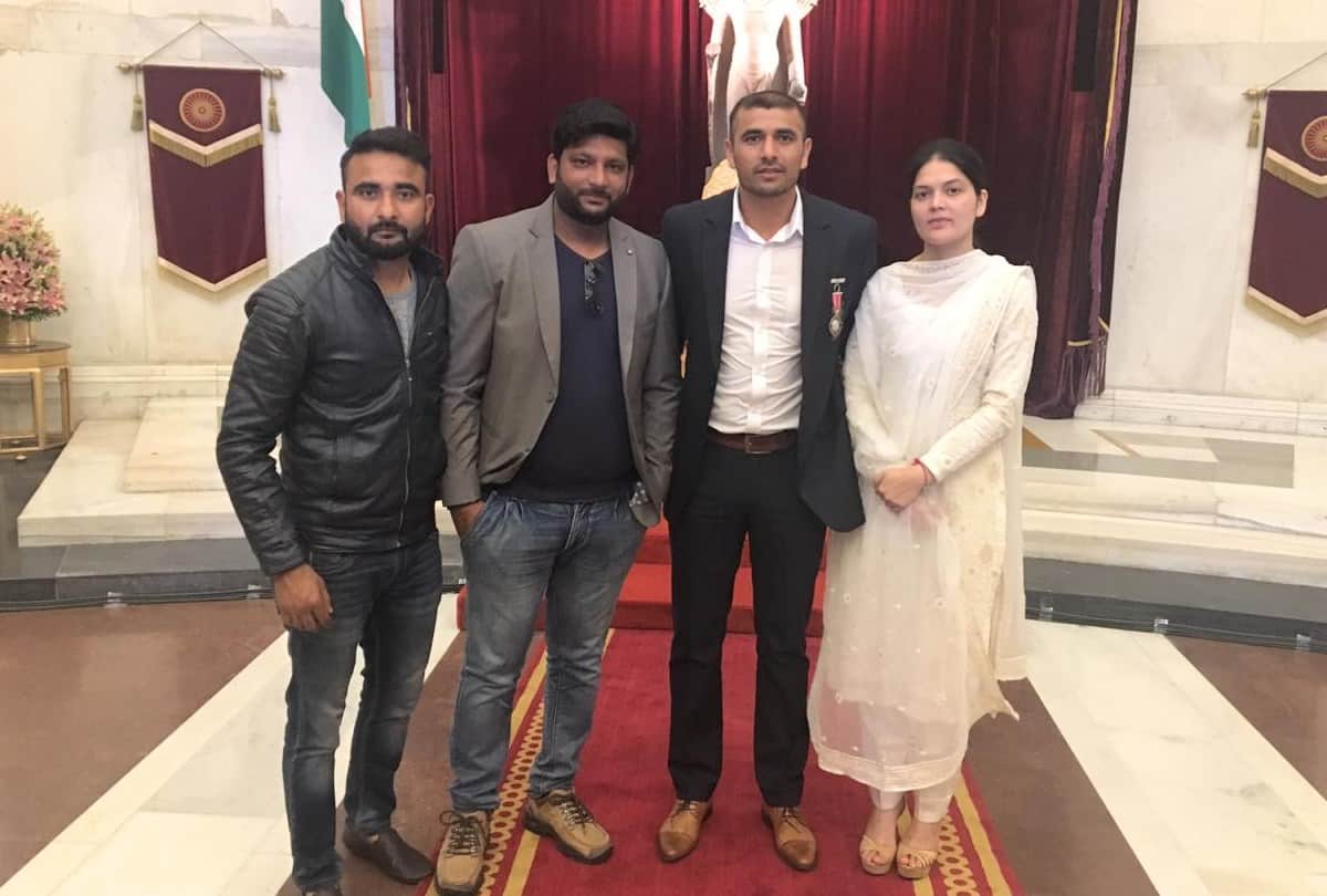 padma shri Ajay Thakur marriage invitation to sachin tendulkar abhishek bachchan