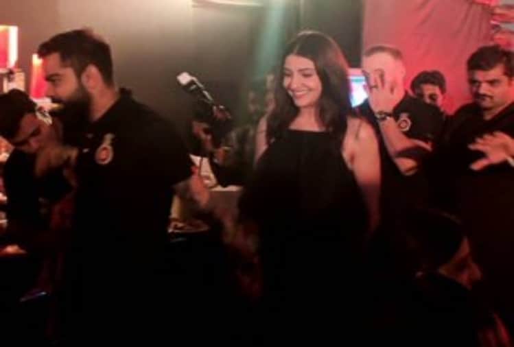 anushka sharma and virat kohli relax before ipl 2019 match