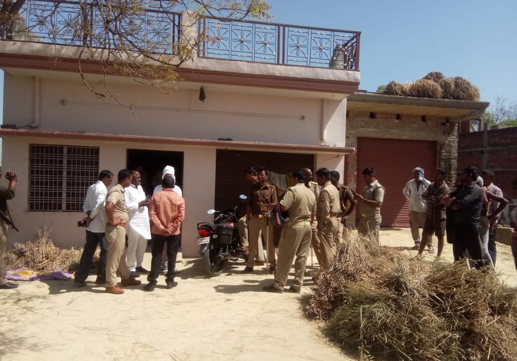 Firing in home and one woman injured in azamgarh
