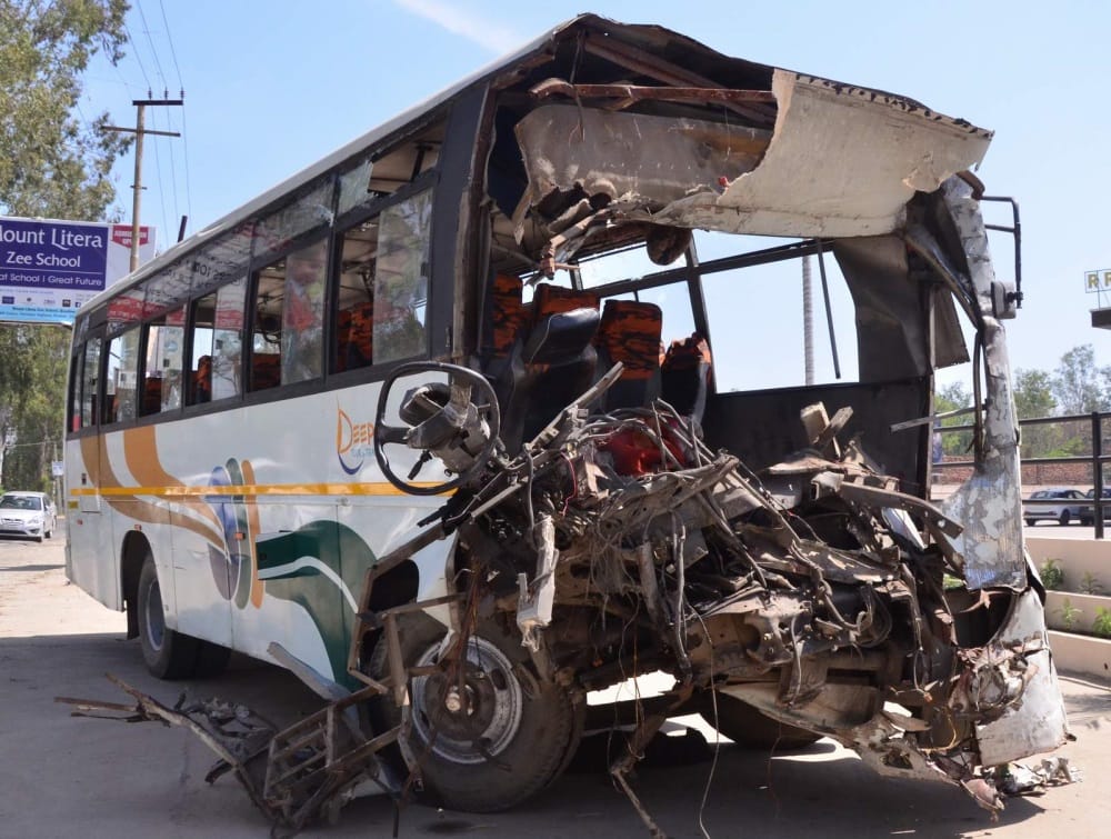 truck and bus accident in roorkee
