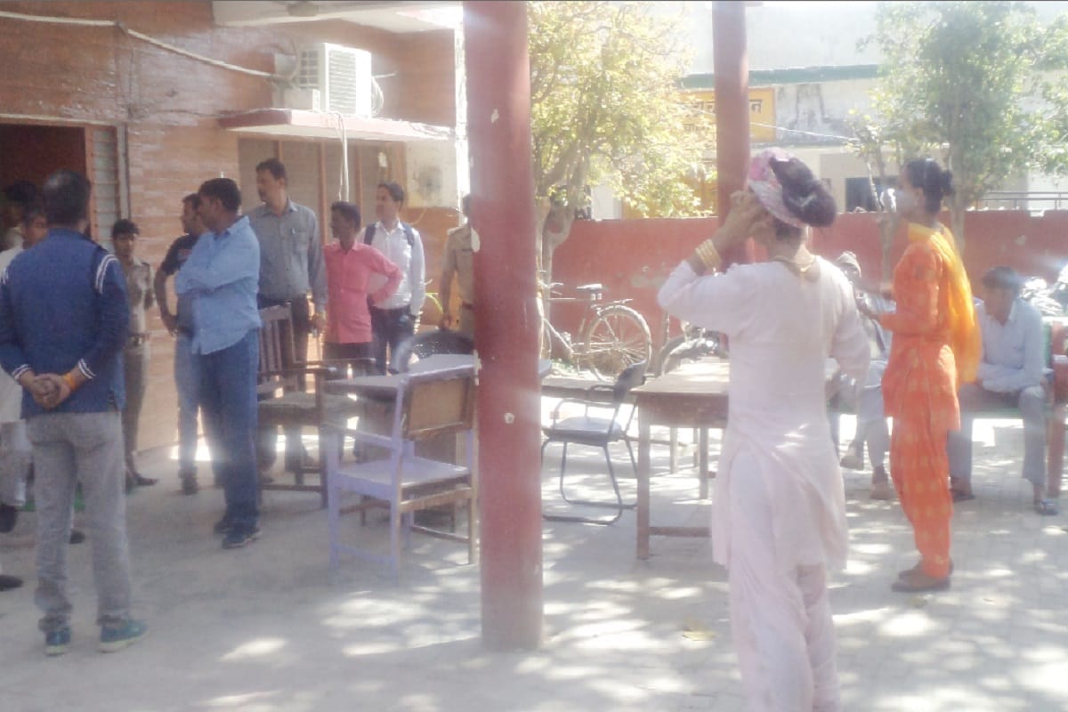 Conflict between the two communities in Baghpat, and four people injured including women
