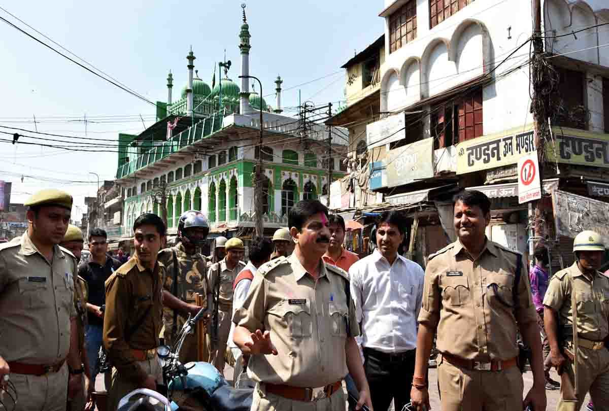 Prayagraj had a big hood, late Holi in the lockup