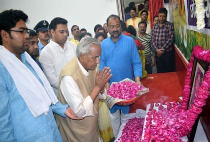Kalyan Singh get emotional during paid tribute to son of BJP leader in kasganj