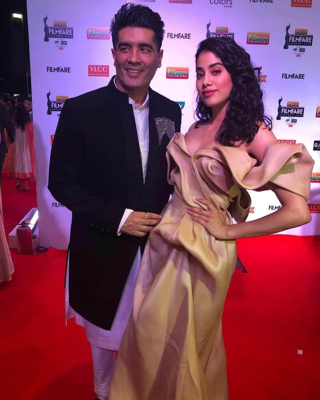 janhvi kapoor belly dance video viral on ankh lad jaave song