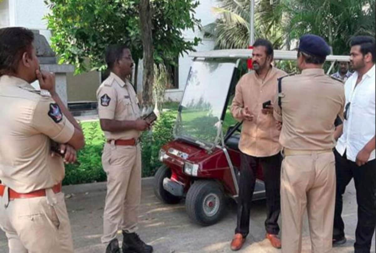south actor Mohan Babu house arrest by the police after protest against state government