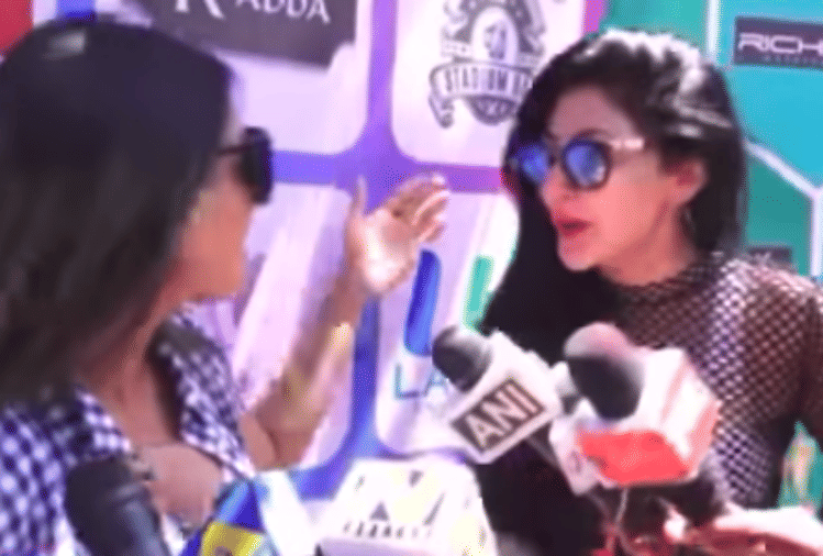 nia sharma and reyhna pandit kissed each other at holi party