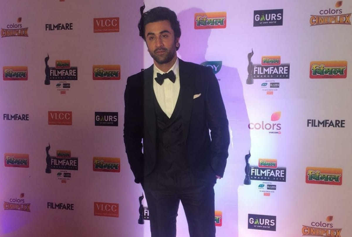 Ranbir Kapoor asked photographer from where you buy these slippers at Mumbai Airport video viral