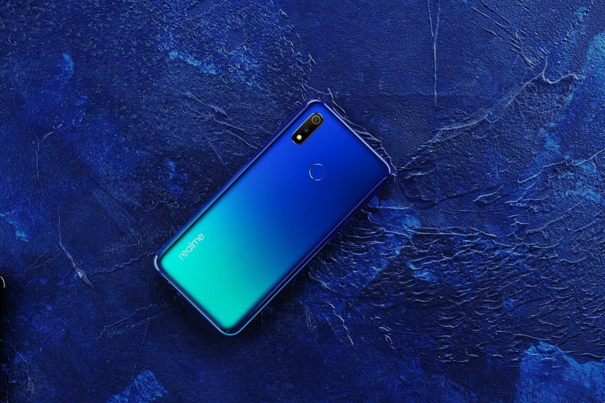 Realme 3 sold 5 lakhs units in just 3 weeks in India, Know all details
