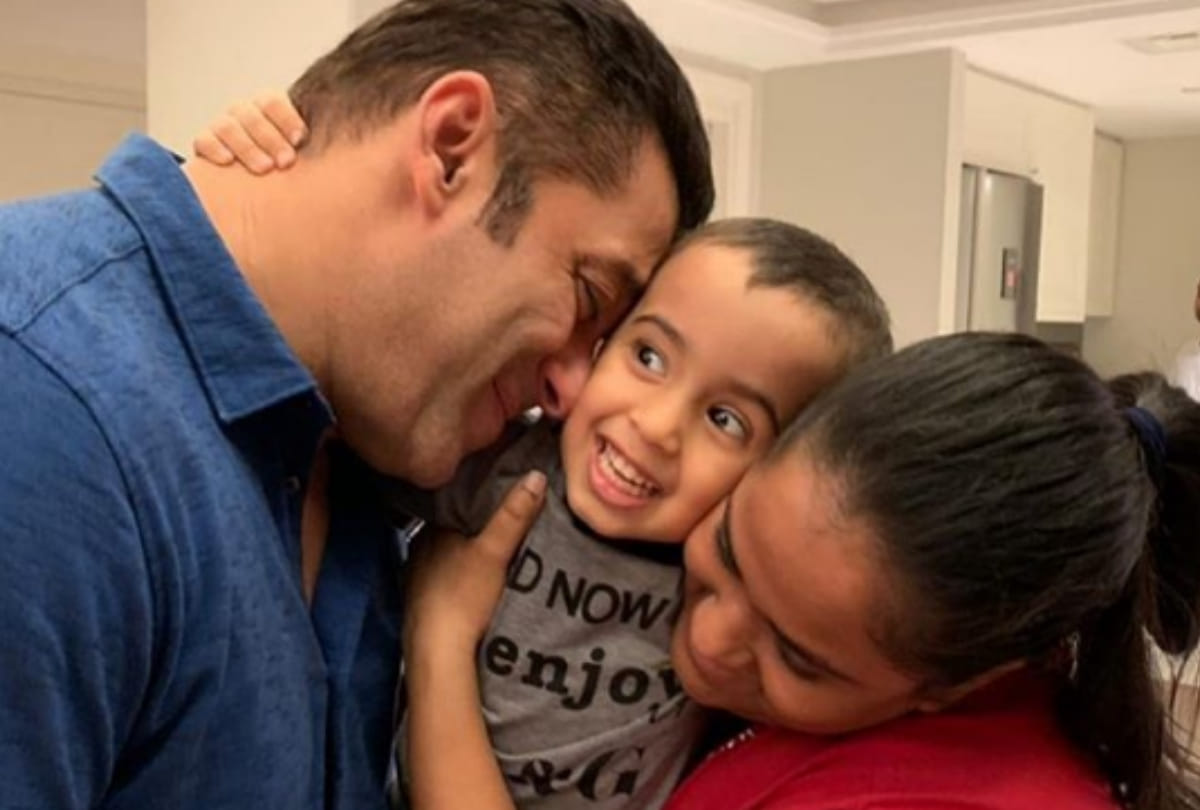 arpita shared photo of salman khan with her son ahil