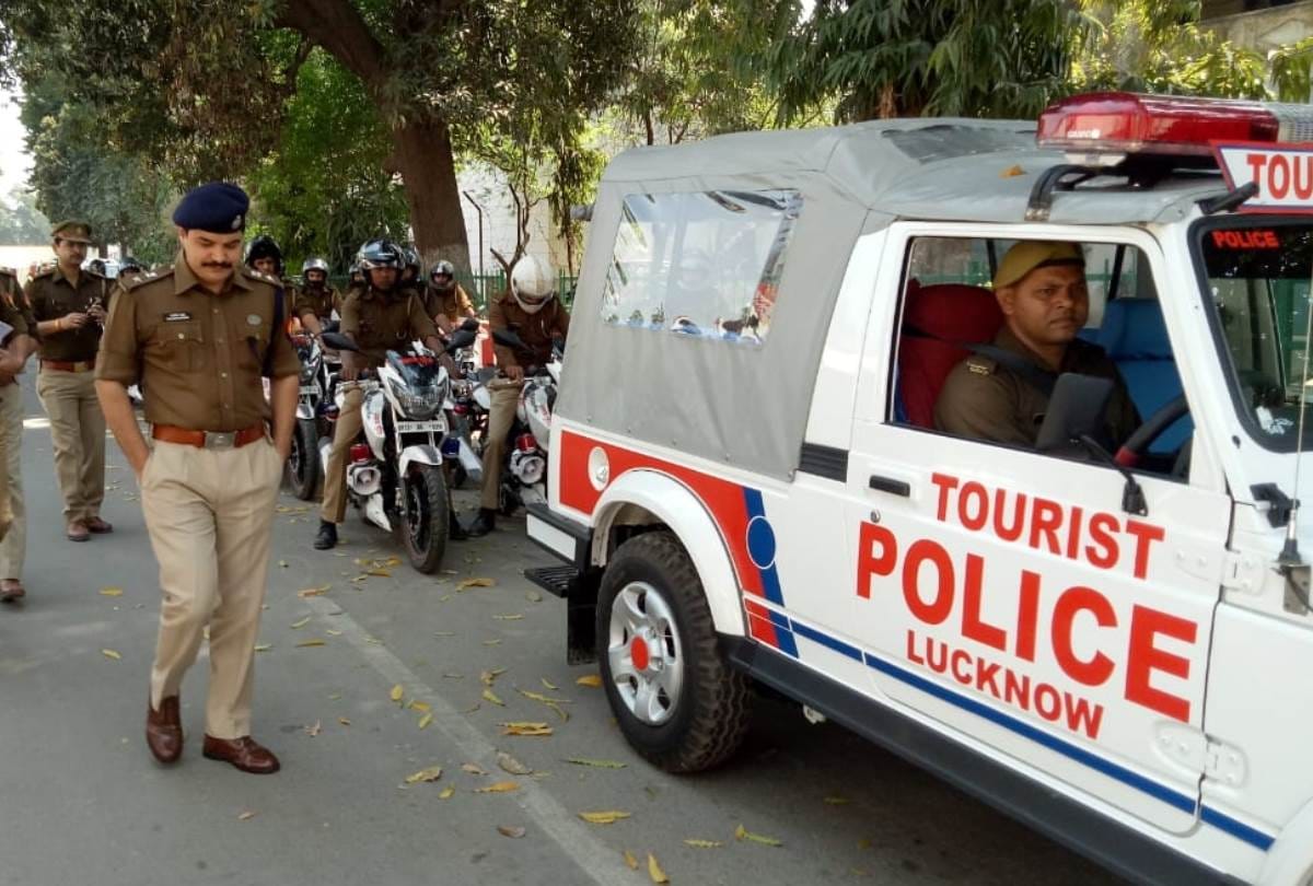 ssp kalanidhi naithani organised tourist mobile team in lucknow