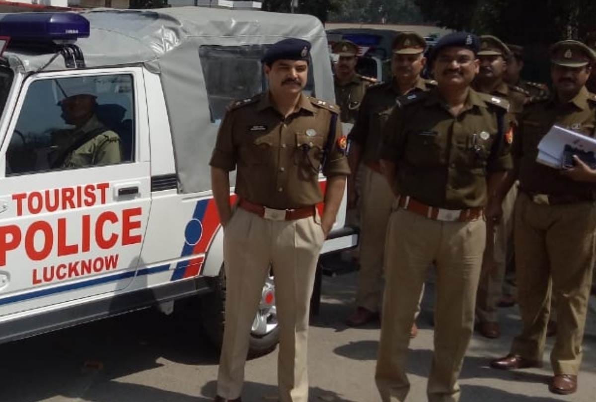 ssp kalanidhi naithani organised tourist mobile team in lucknow